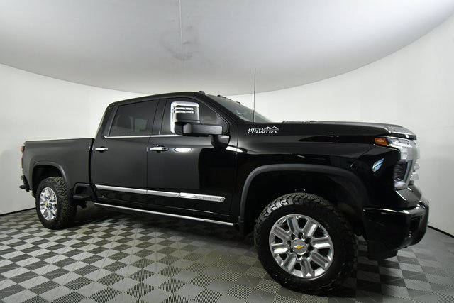 Used 2024 Chevrolet Silverado 2500 High Country w/ Technology Package image 9