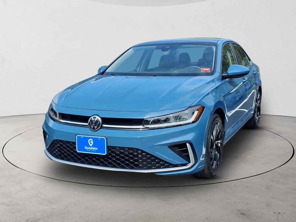 Used 2025 Volkswagen Jetta SE FWD image 2