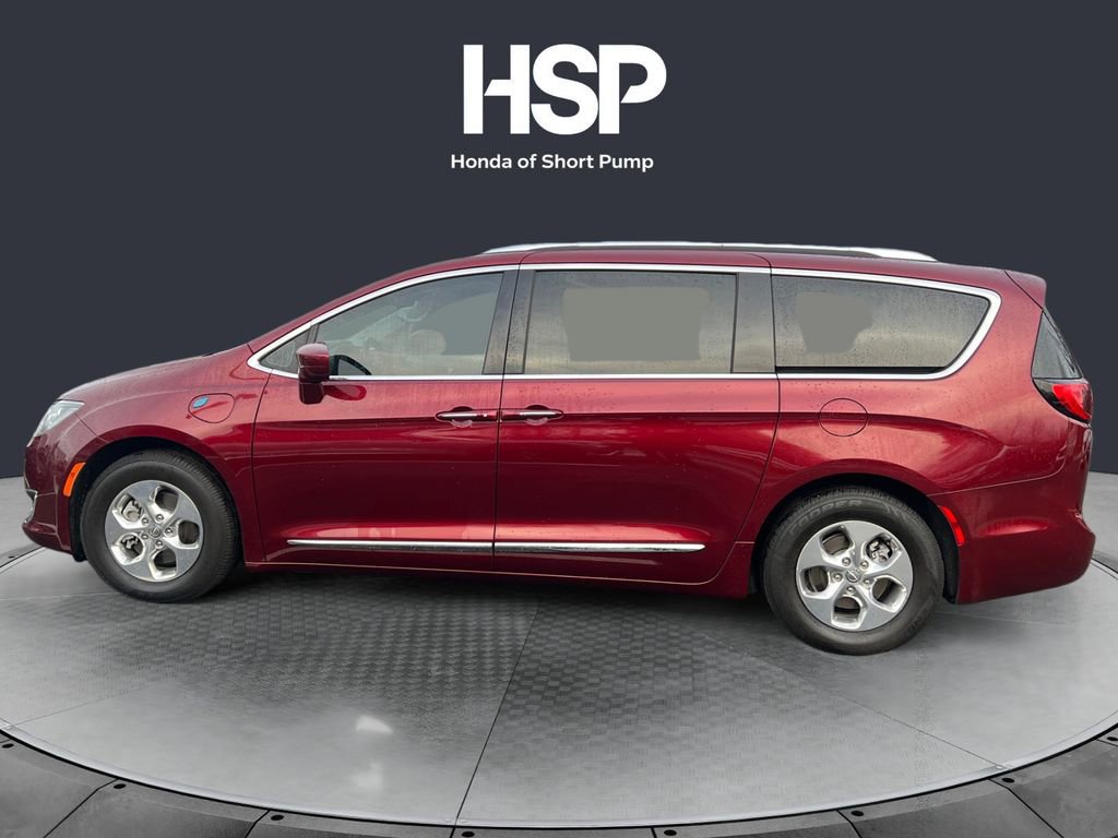 Used 2018 Chrysler Pacifica Touring-L FWD image 2