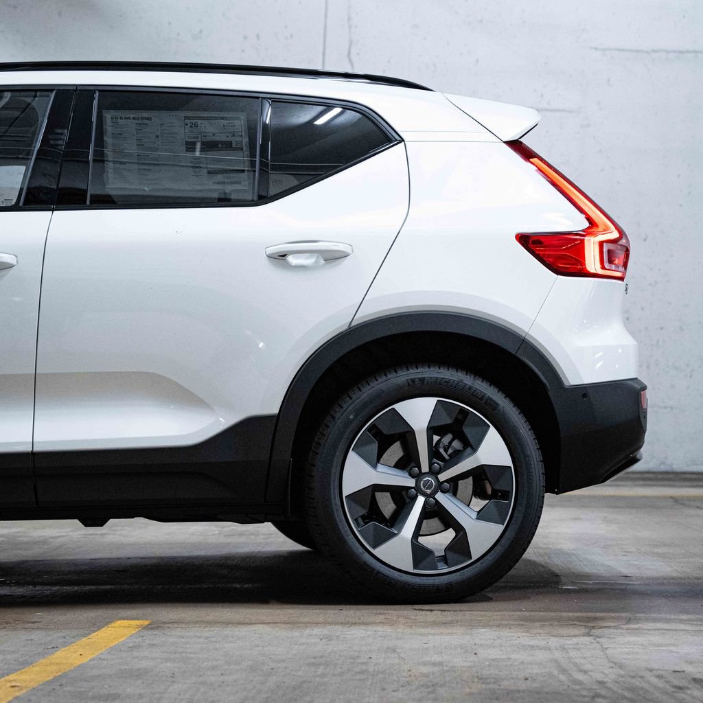 New 2026 Volvo XC40 B5 Plus w/ Protection Package Premier AWD/4WD image 4