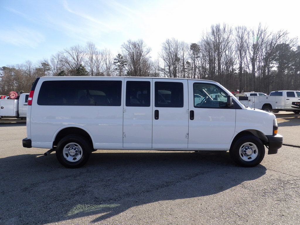 Used 2024 Chevrolet Express 3500 LS RWD image 9