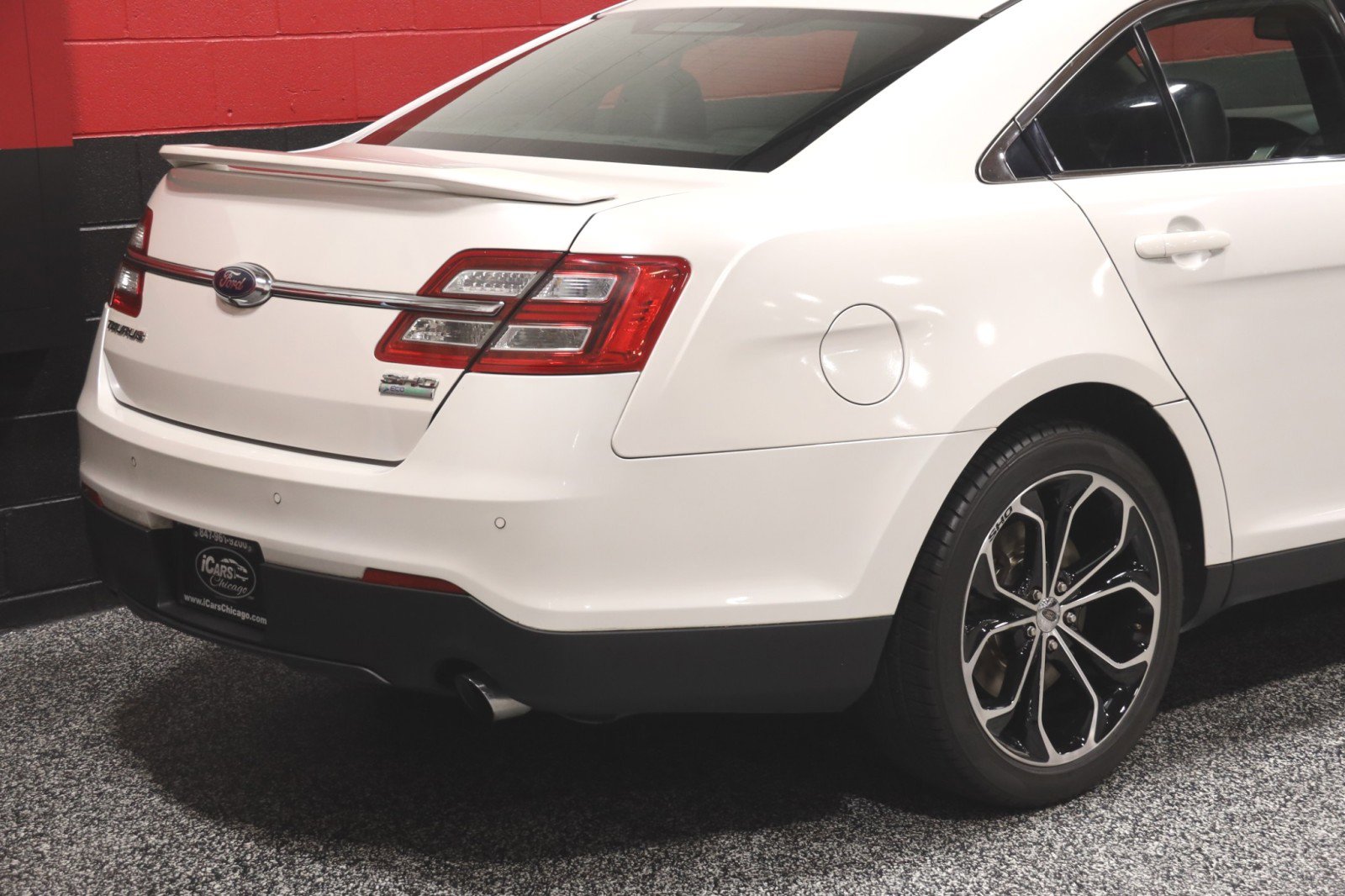 Used 2013 Ford Taurus SHO image 8