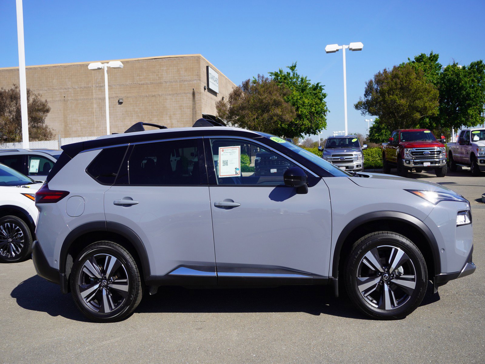 Used 2021 Nissan Rogue Platinum image 4