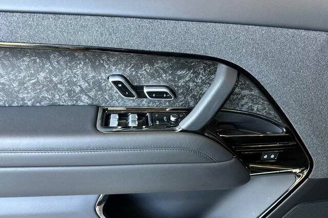 Used 2023 Land Rover Range Rover Sport SE AWD/4WD image 11