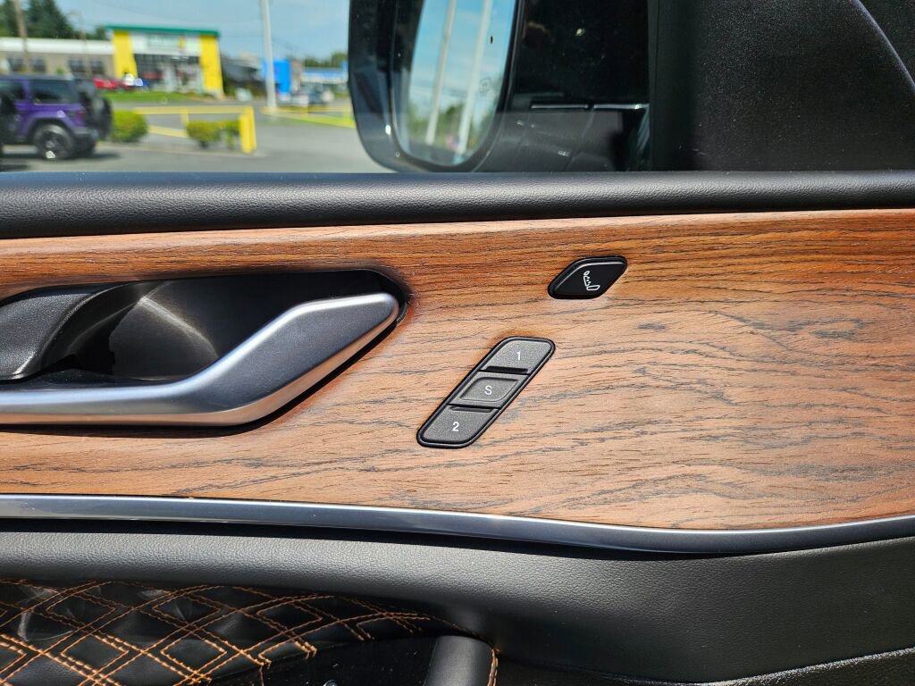 Used 2023 Jeep Grand Cherokee Summit w/ Luxury Tech Group V image 19