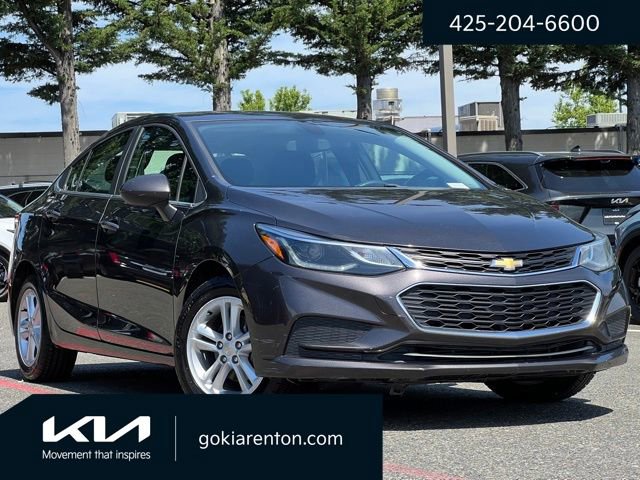 Used 2017 Chevrolet Cruze LT FWD image 1