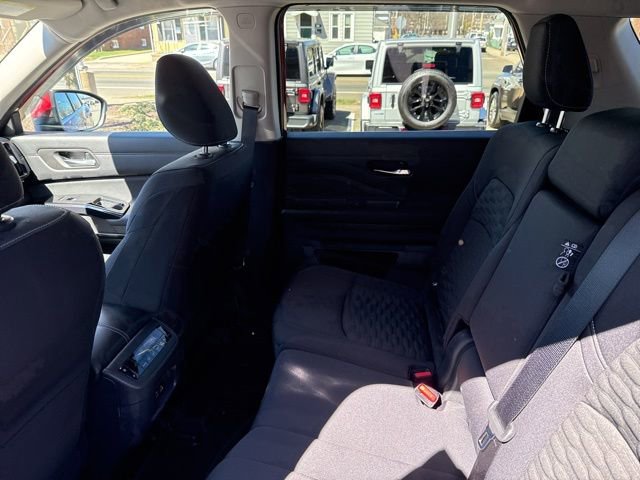 Used 2022 Nissan Pathfinder SV image 13