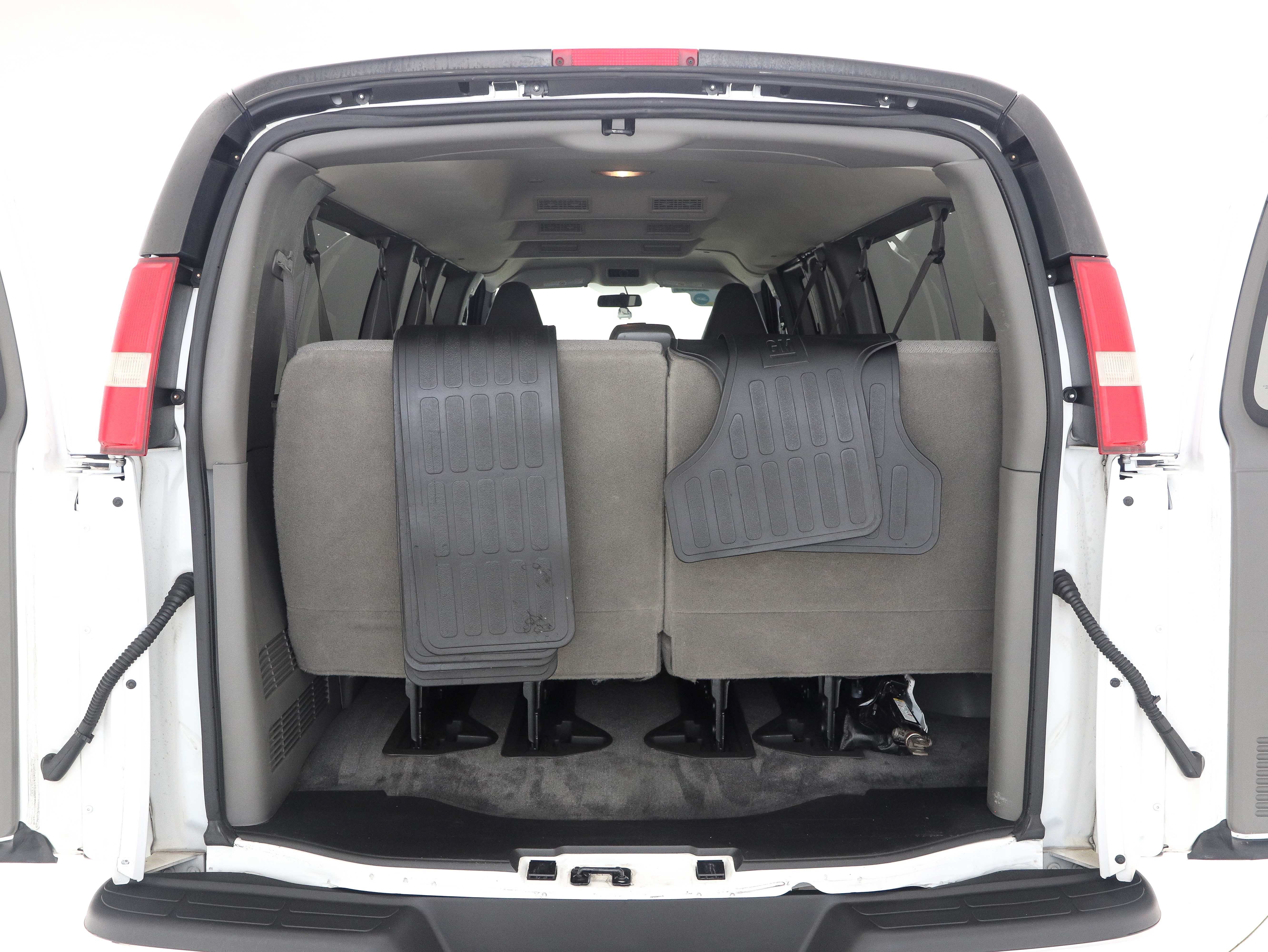 Used 2016 Chevrolet Express 3500 LT w/ LT Preferred Equipment Group RWD image 11