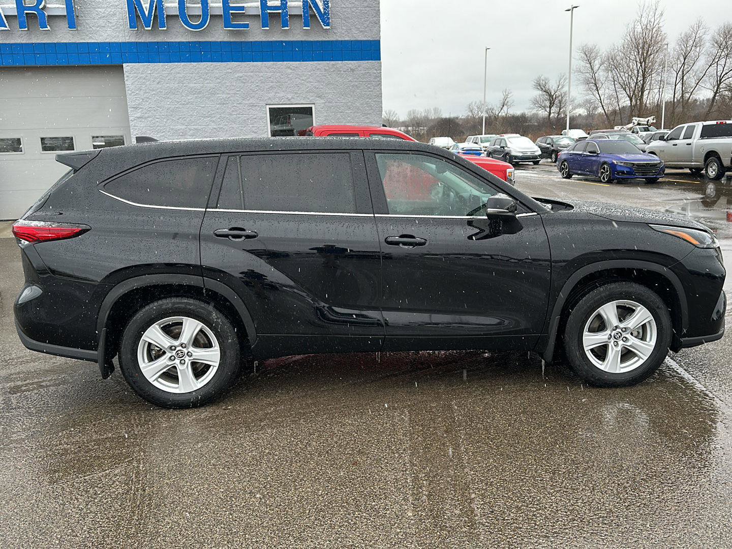 Used 2023 Toyota Highlander LE image 11