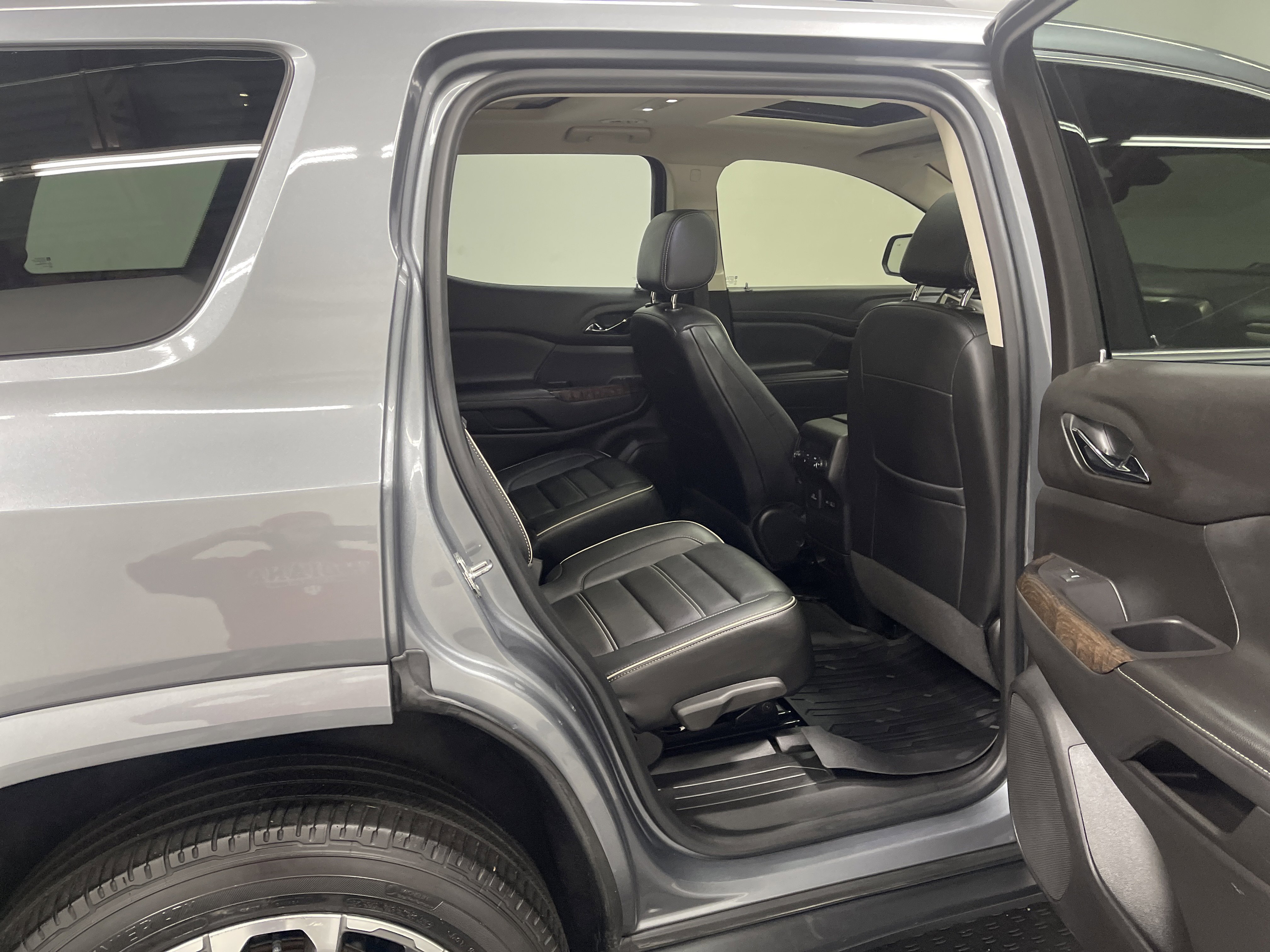 Used 2022 GMC Acadia Denali w/ Denali Ultimate Package image 21