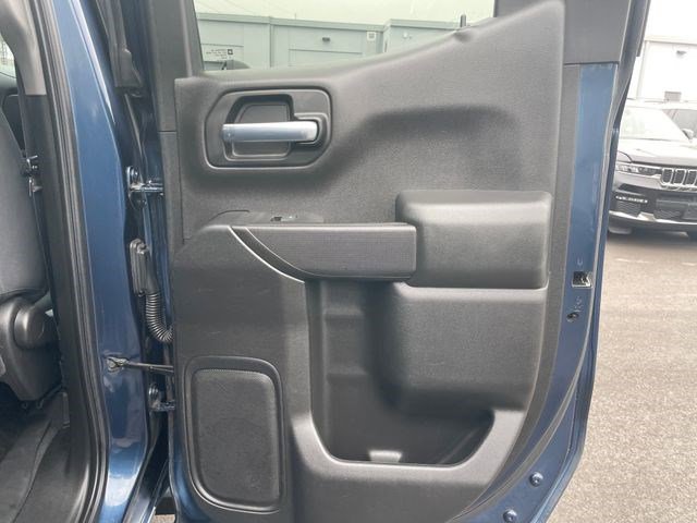 Used 2020 Chevrolet Silverado 1500 Custom w/ Custom Value Package AWD/4WD image 16