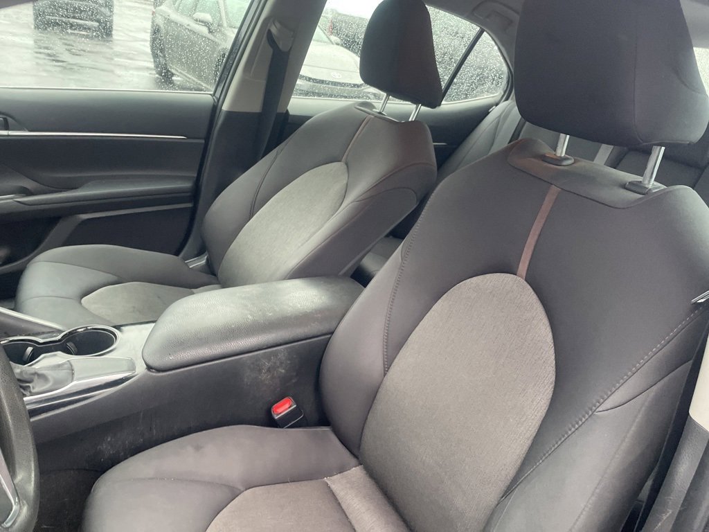 Used 2020 Toyota Camry LE image 14