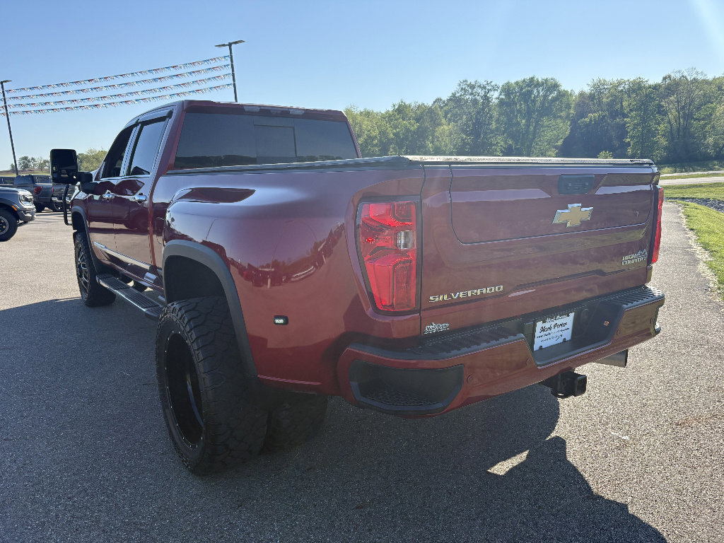 Used 2024 Chevrolet Silverado 3500 High Country w/ High Country Premium Package AWD/4WD image 3