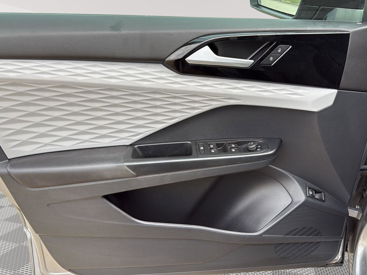 Used 2023 Volkswagen Taos S image 12