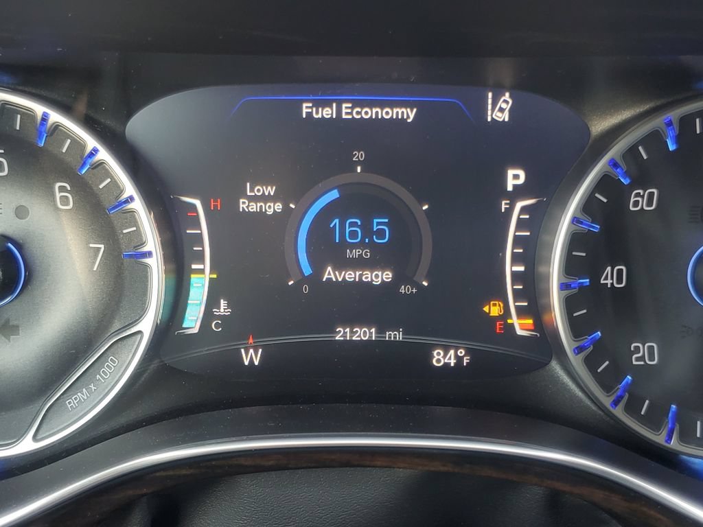 Used 2024 Chrysler Pacifica Limited AWD/4WD image 14