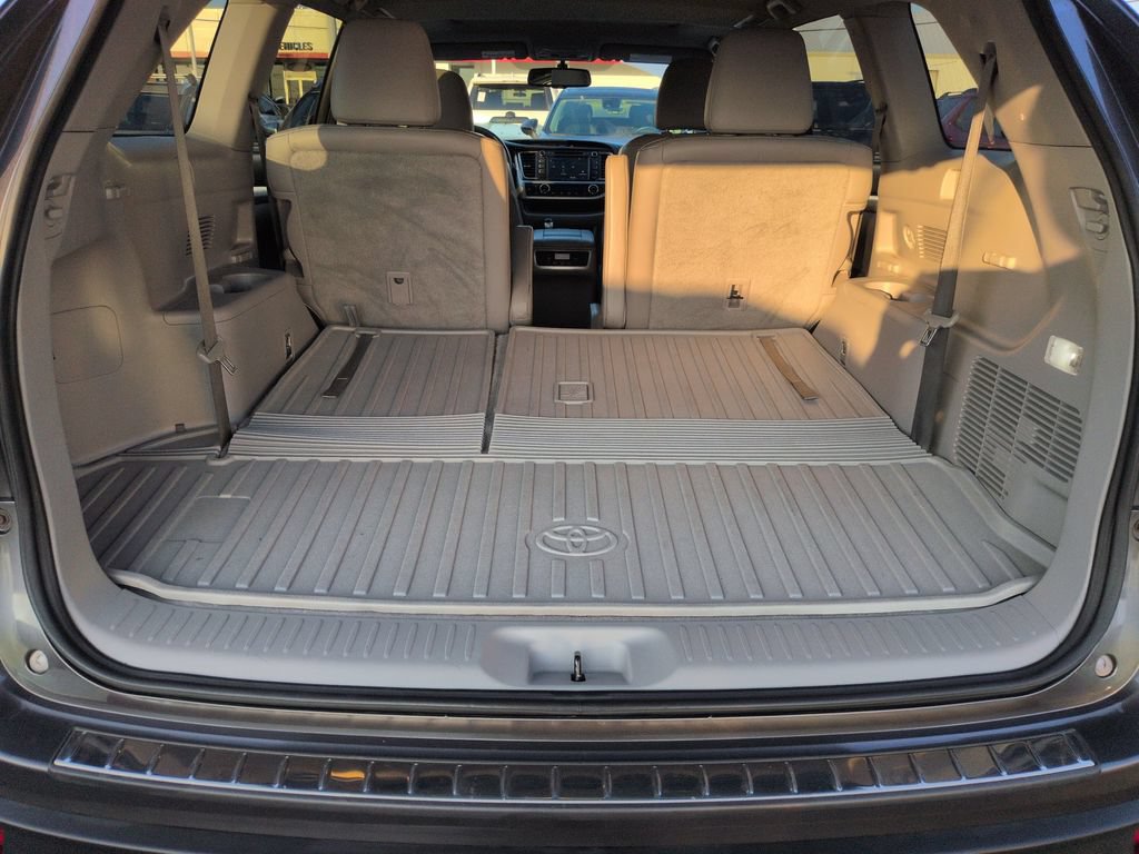 Used 2016 Toyota Highlander XLE AWD/4WD image 23
