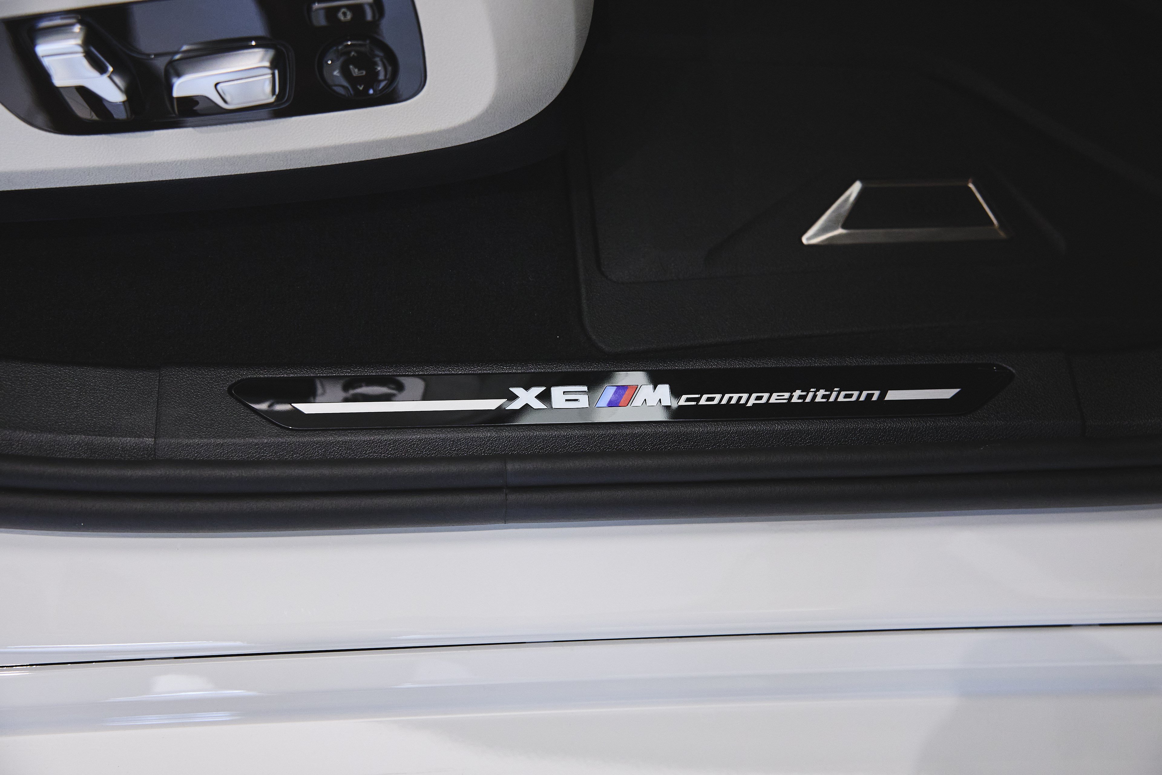 Used 2026 BMW X6 M Competition w/ Executive Package AWD/4WD image 37