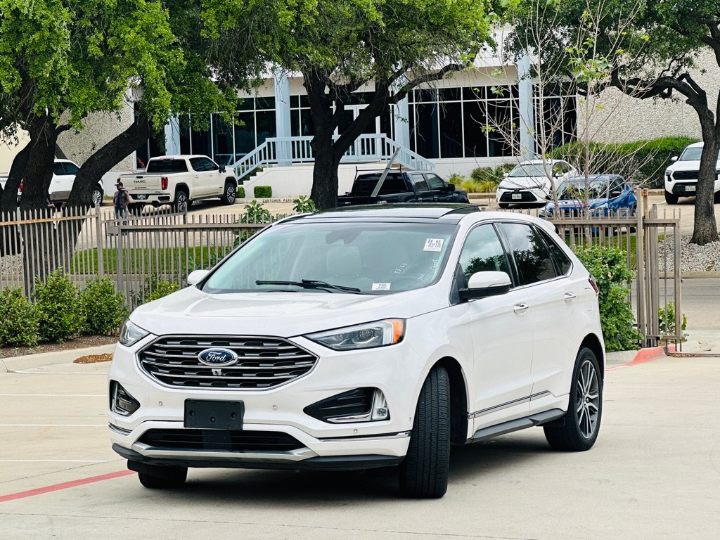 Used 2019 Ford Edge Titanium w/ Equipment Group 301A FWD image 3