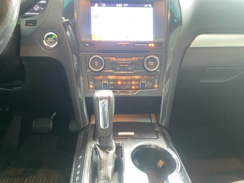 Used 2017 Ford Explorer XLT w/ Equipment Group 202A FWD image 11