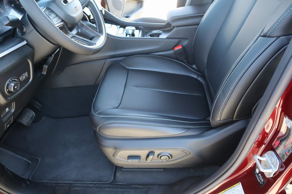 New 2025 Jeep Grand Cherokee L Limited image 11