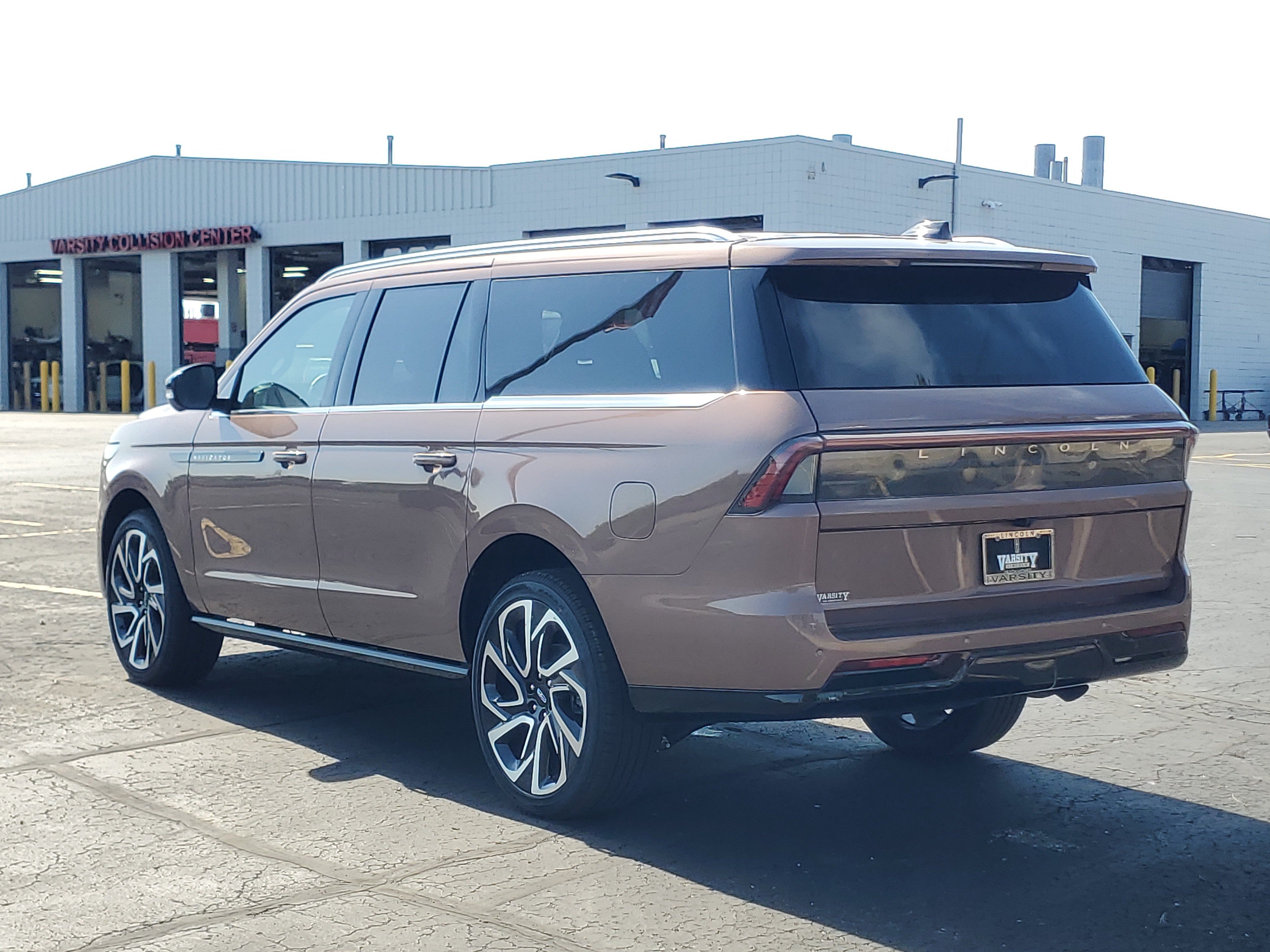 New 2026 Lincoln Navigator L Black Label AWD/4WD image 3