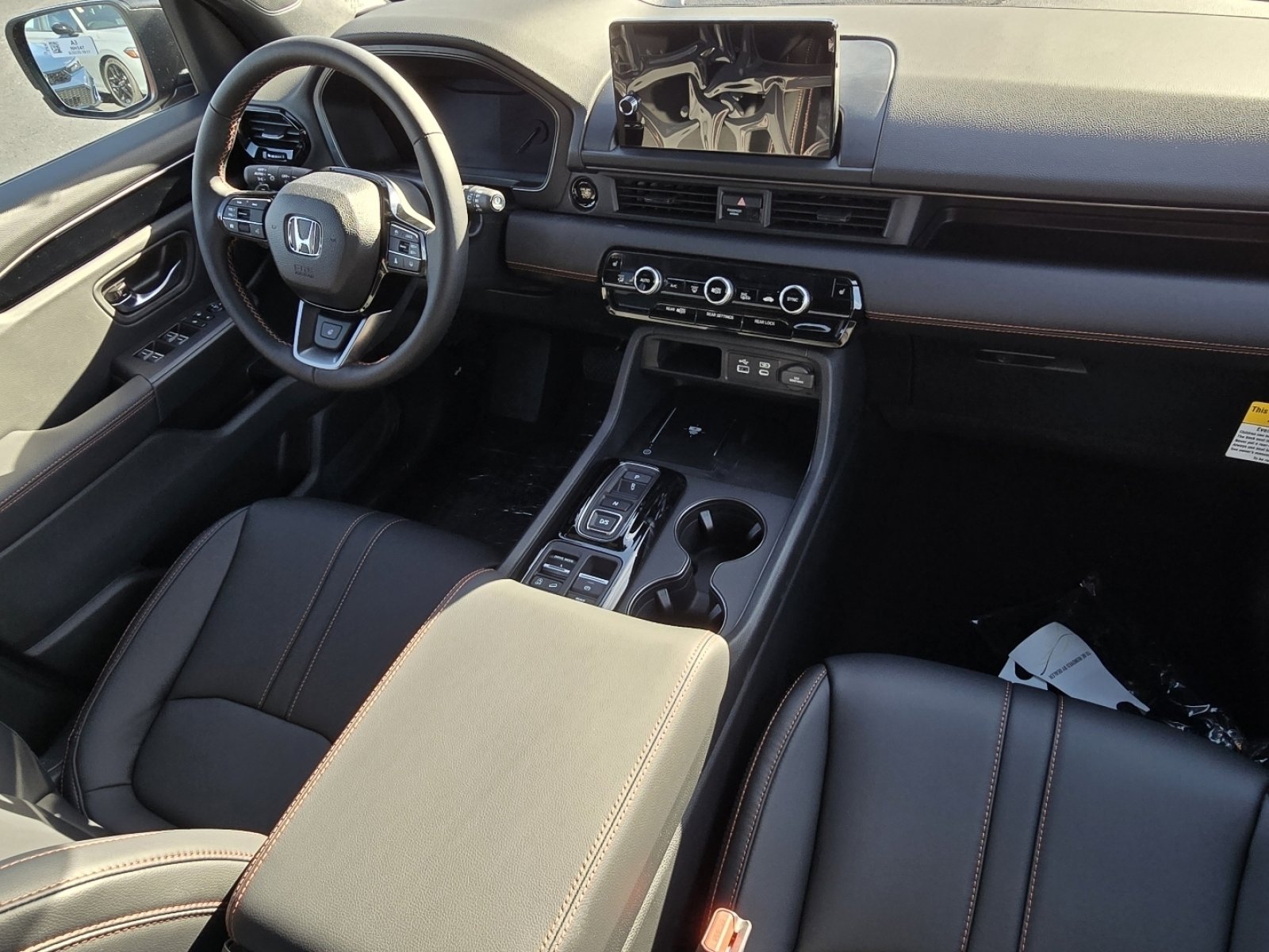 Used 2025 Honda Pilot TrailSport image 26