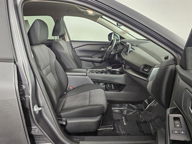Used 2025 Nissan Rogue SV image 13