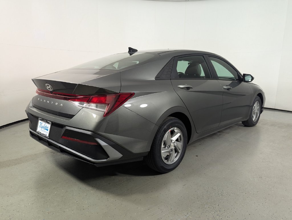 Certified 2026 Hyundai Elantra SE FWD image 8
