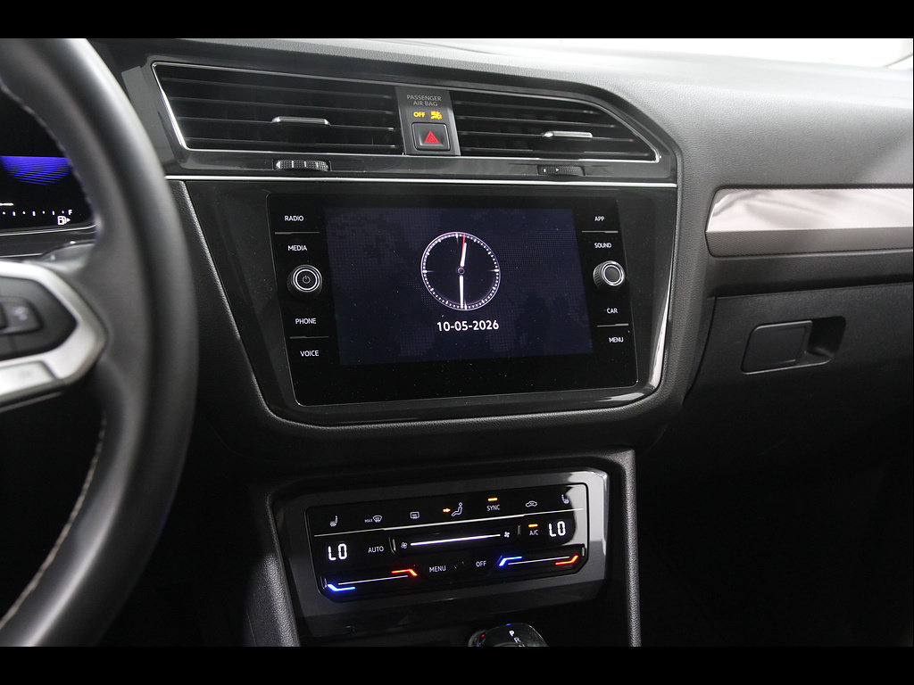 Used 2023 Volkswagen Tiguan SE AWD/4WD image 9