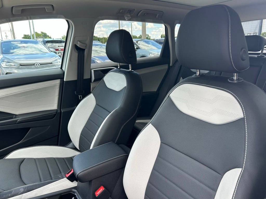 New 2026 Volkswagen Taos SEL AWD/4WD image 24