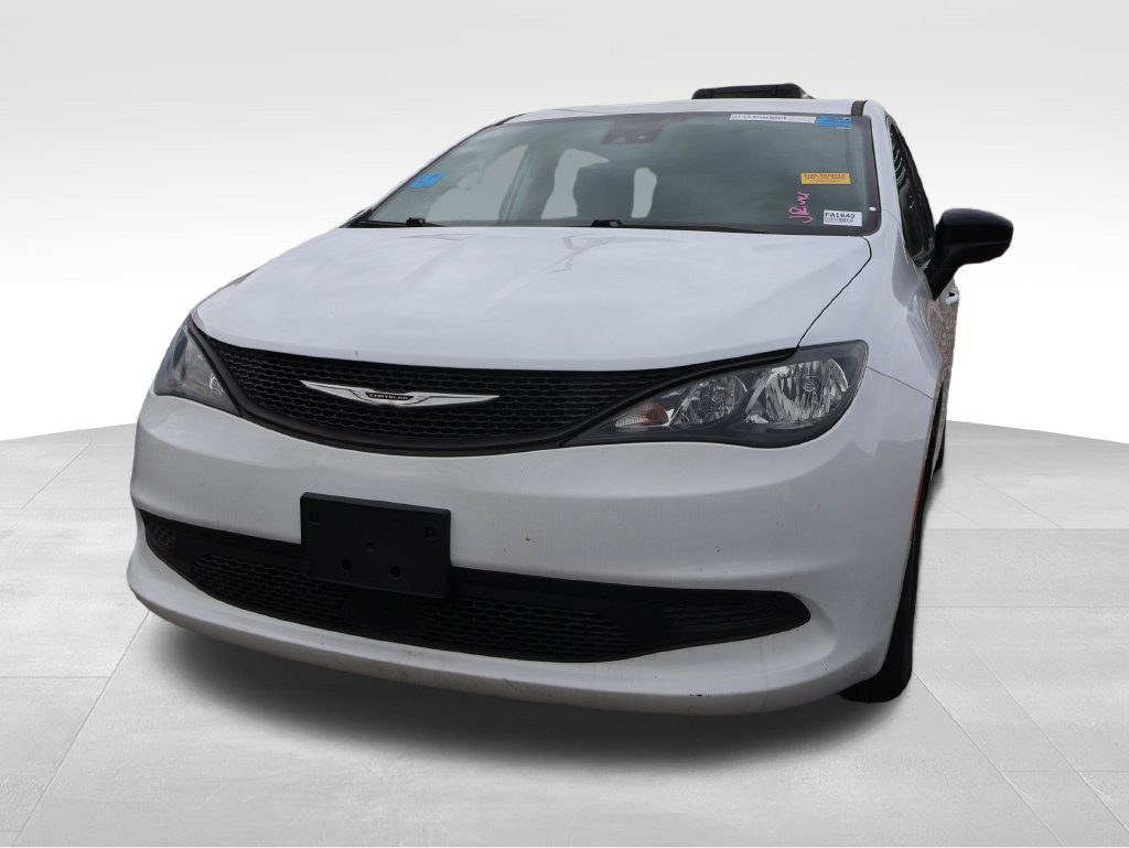 Used 2024 Chrysler Voyager LX FWD image 3