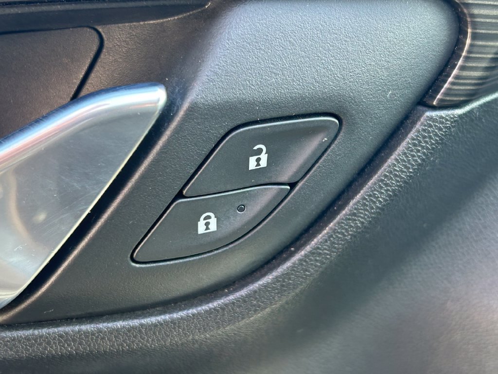 Used 2024 GMC Terrain SLE w/ Driver Convenience Package FWD image 23