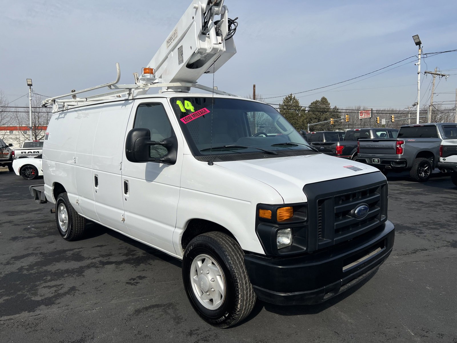 Used 2014 Ford E-350 and Econoline 350 Super Duty image 2