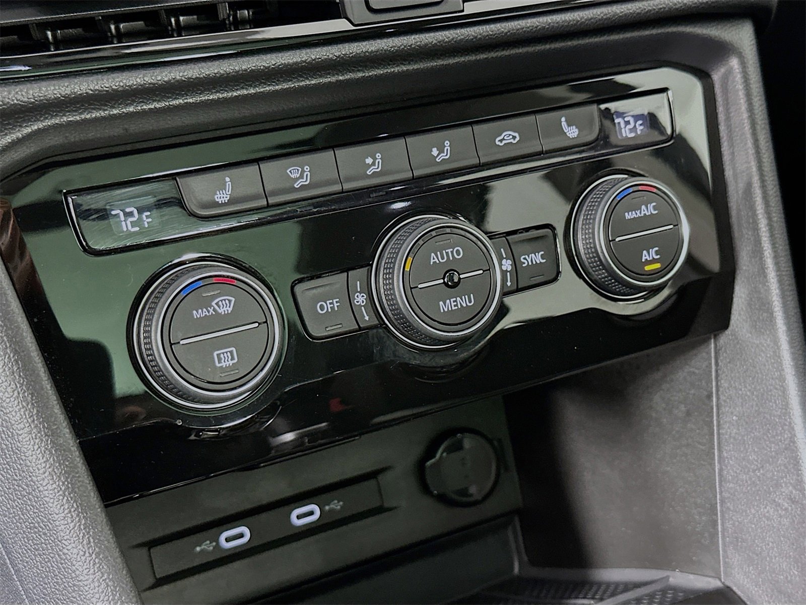 Used 2024 Volkswagen Taos SE w/ Panoramic Sunroof Package image 16