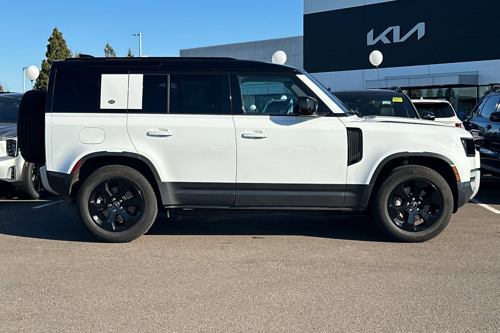 Used 2020 Land Rover Defender 110 HSE image 3