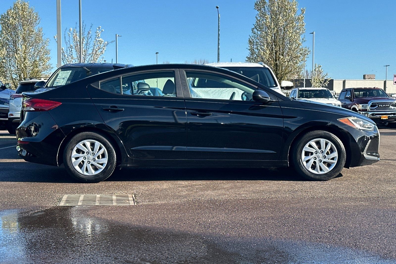Used 2017 Hyundai Elantra SE w/ Cargo Package image 3