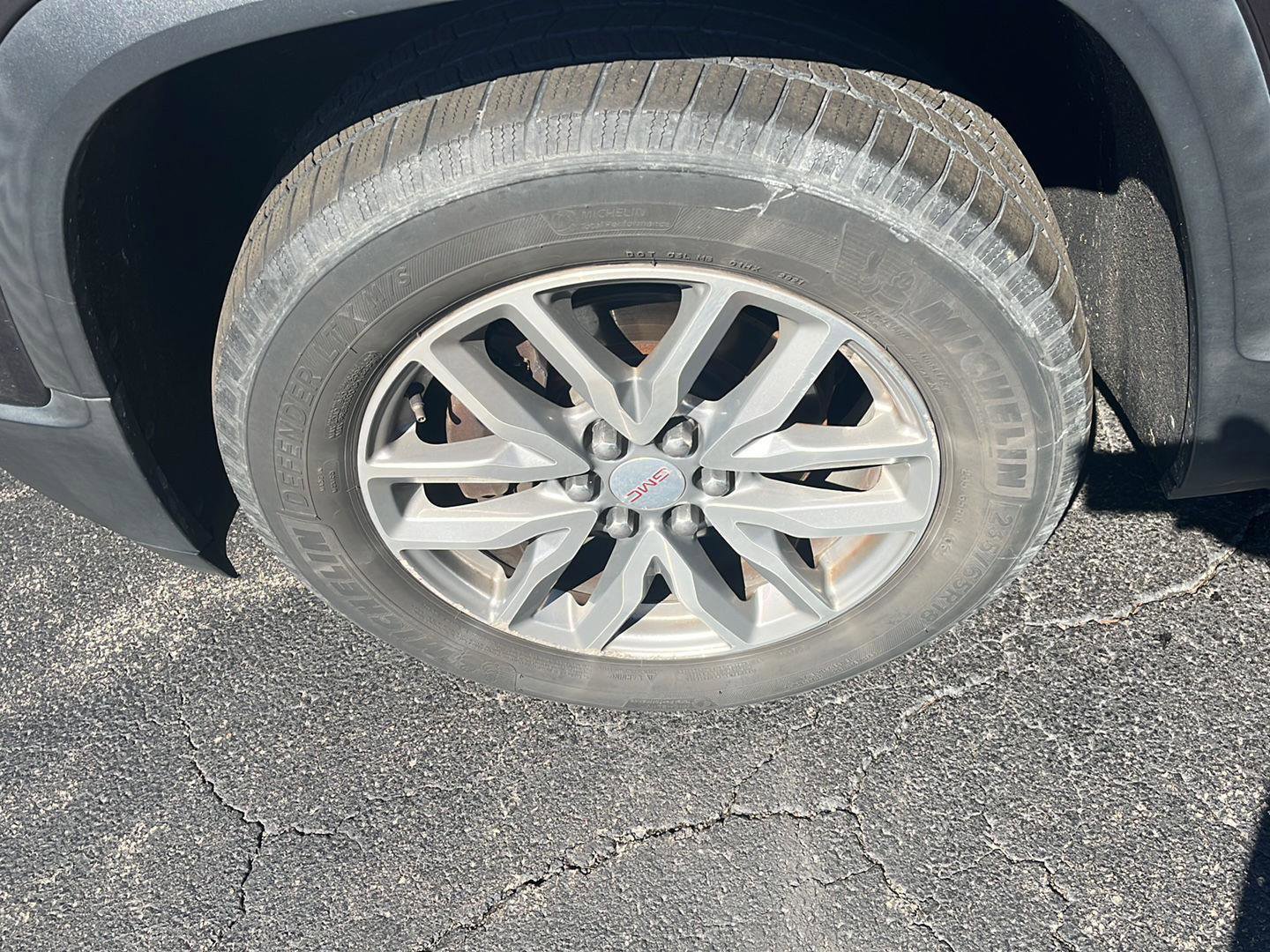 Used 2017 GMC Acadia SLE w/ Driver Alert Package I FWD image 35