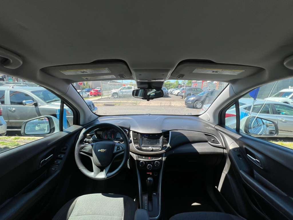 Used 2018 Chevrolet Trax LS FWD image 25