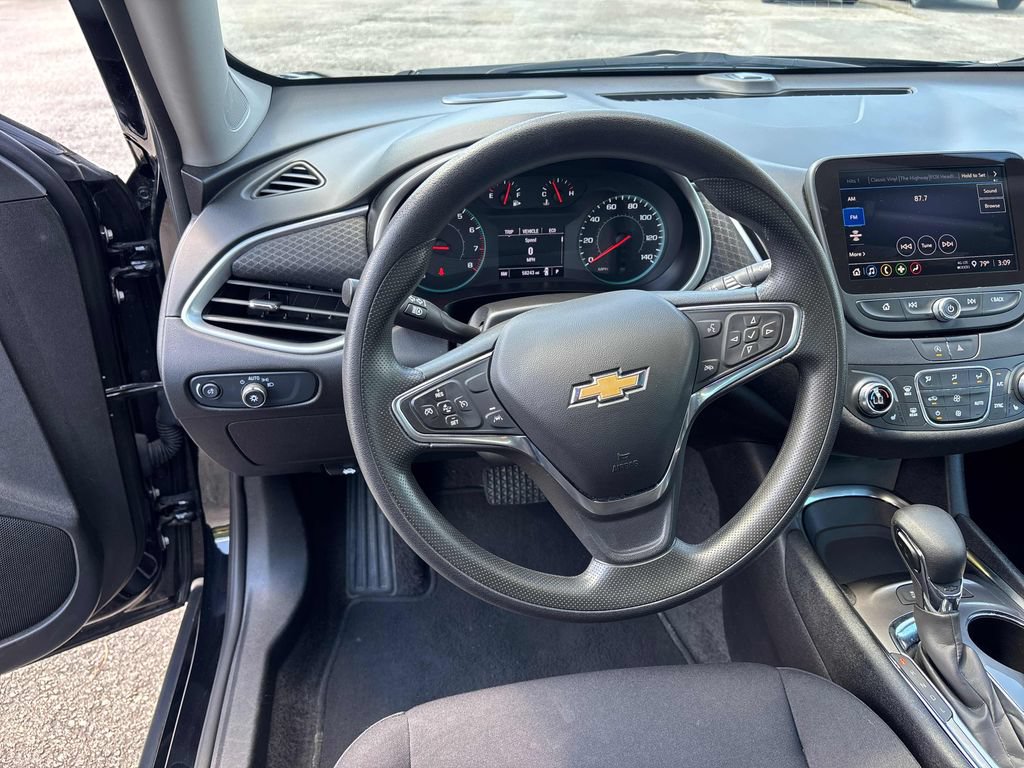 Used 2025 Chevrolet Malibu LT FWD image 12