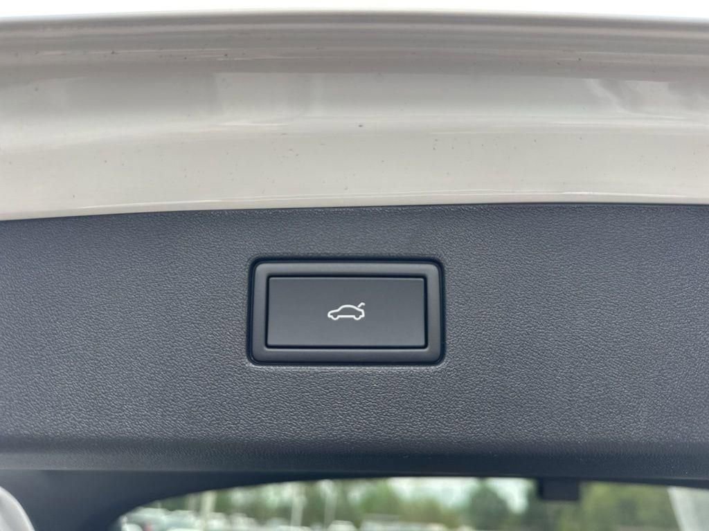 New 2026 Volkswagen Tiguan SE R-Line image 11