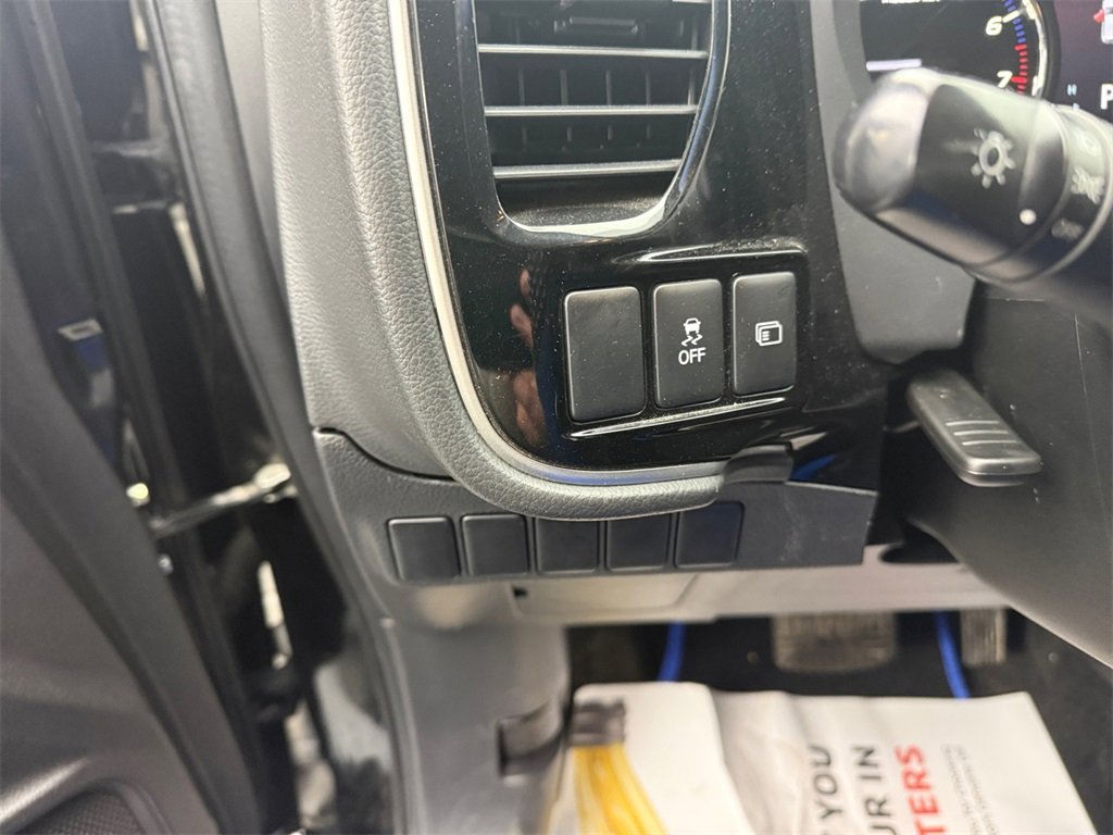 Used 2020 Mitsubishi Outlander ES image 27