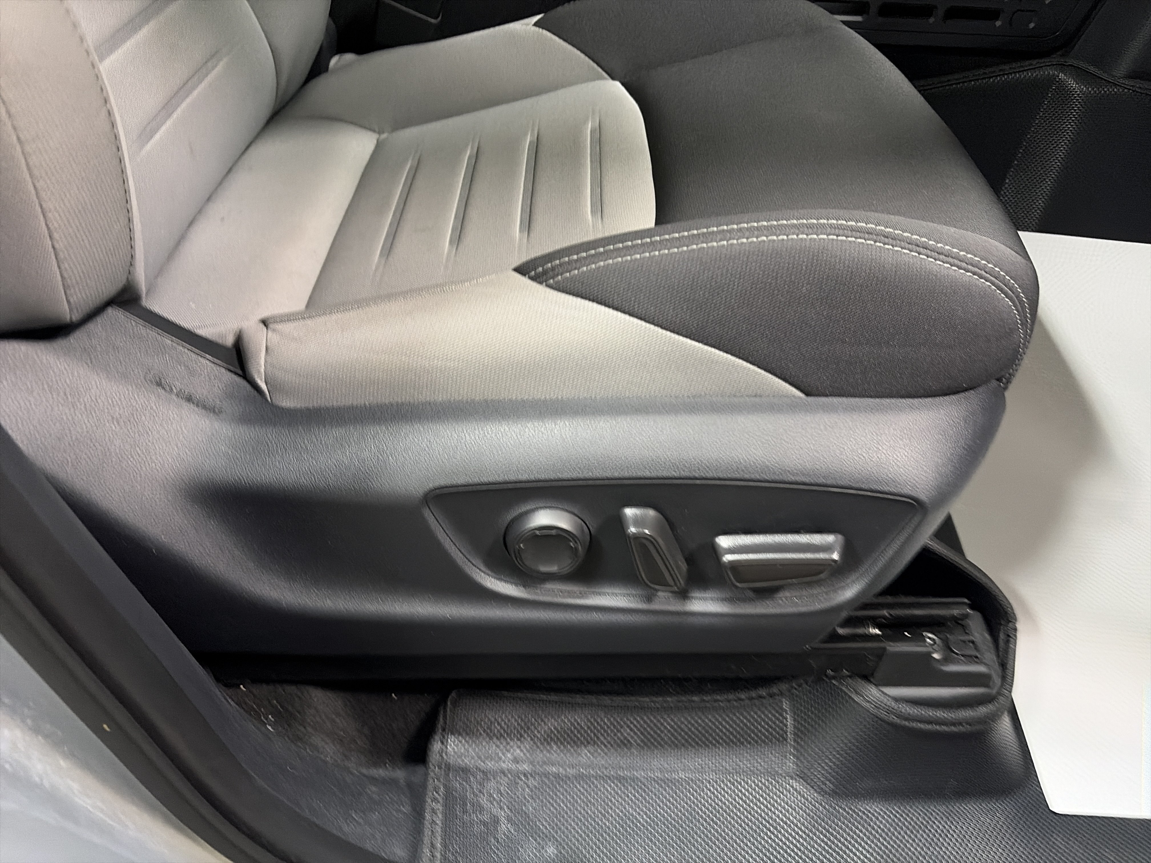 Used 2024 Toyota Tacoma TRD Sport w/ TRD Sport Upgrade Package AWD/4WD image 31