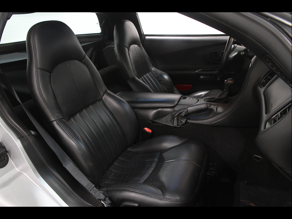 Used 1998 Chevrolet Corvette Coupe w/ Roof Pkg RWD image 15