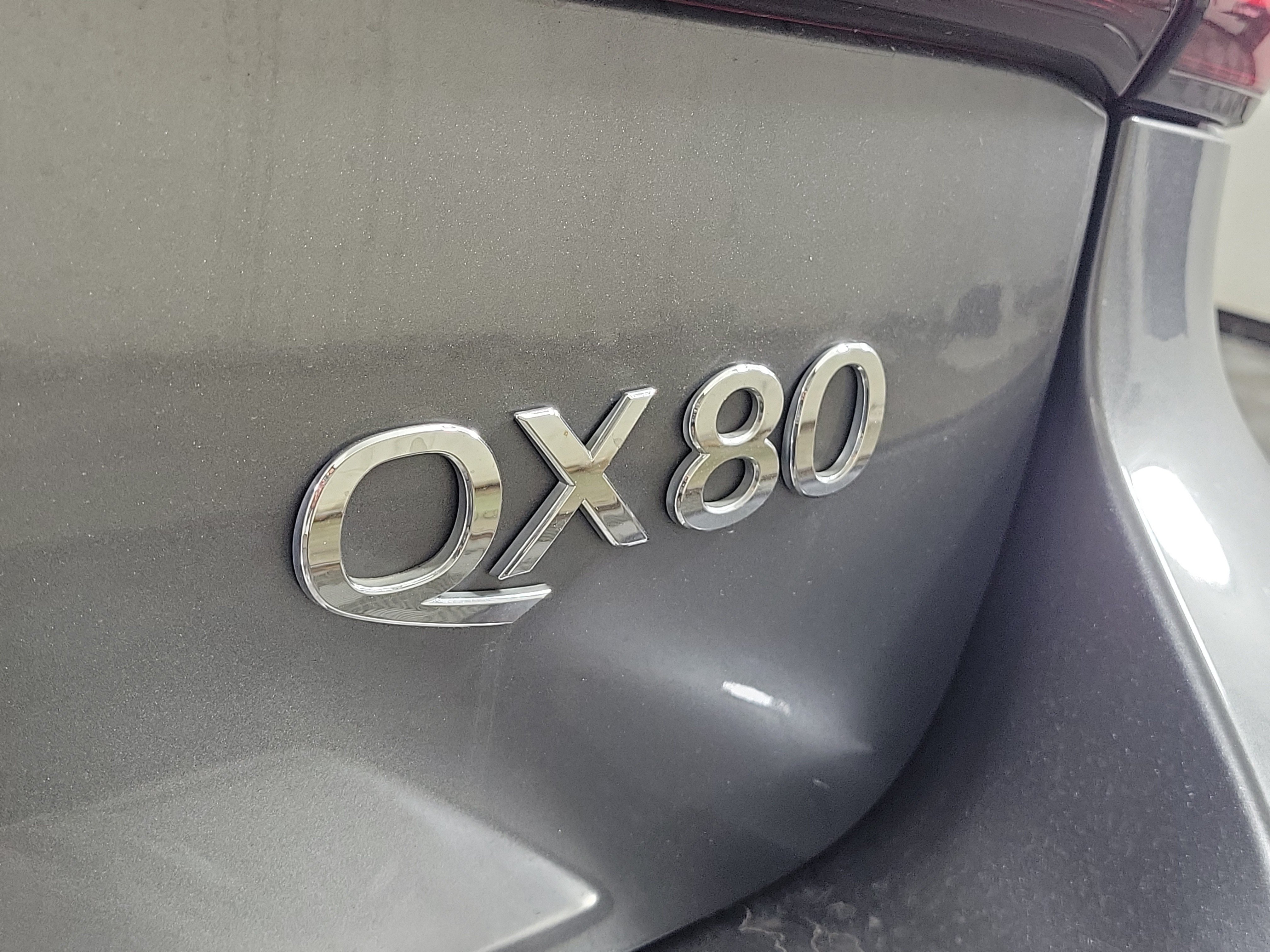 Used 2018 INFINITI QX80 4WD w/ All Season Package image 7