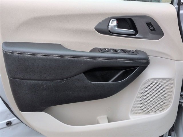 Certified 2024 Chrysler Pacifica Touring-L image 14