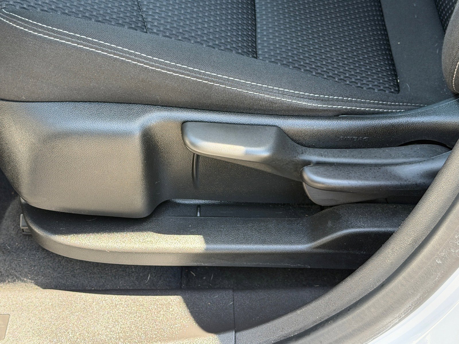 Used 2024 GMC Terrain SLE FWD image 16