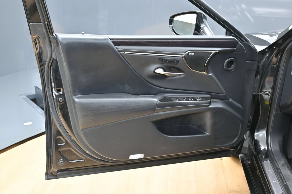 Used 2019 Lexus ES 350 Ultra Luxury w/ Accessory Package 2 FWD image 43