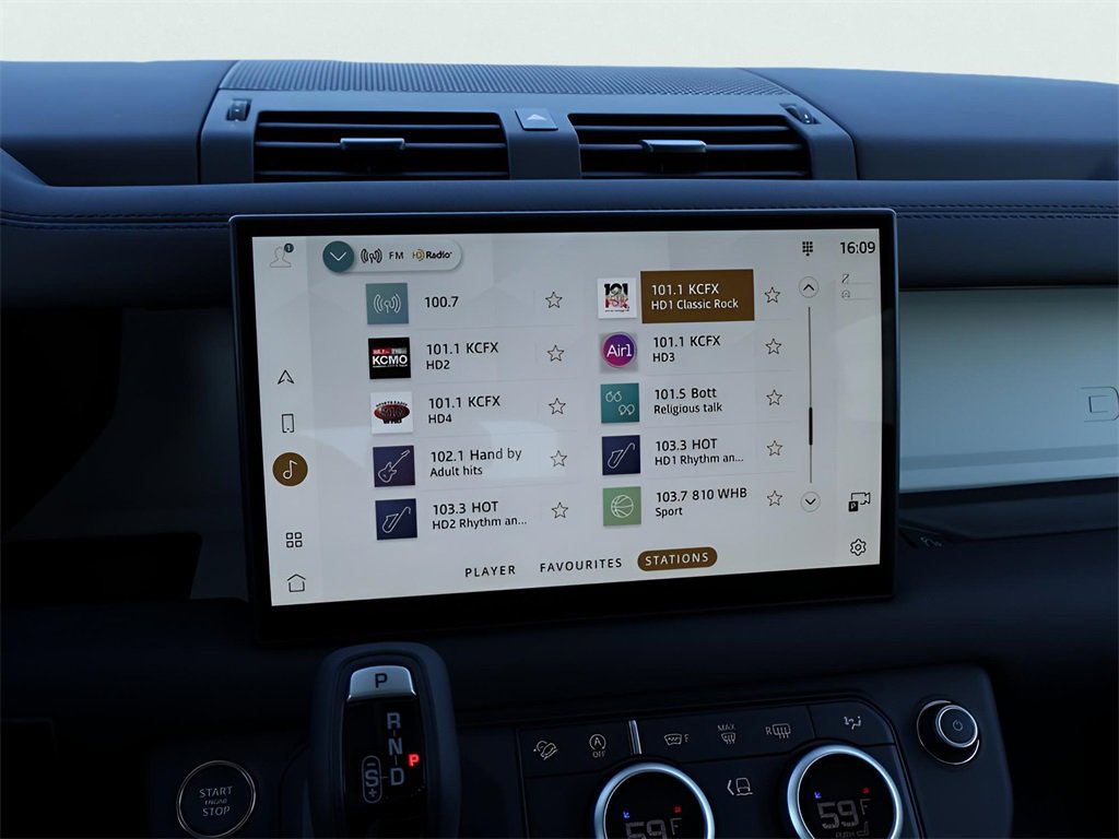 New 2025 Land Rover Defender 110 S image 21