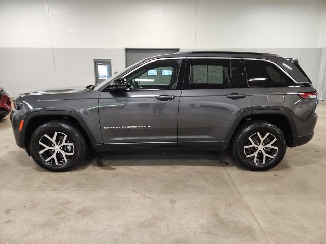 Used 2026 Jeep Grand Cherokee Limited AWD/4WD image 6