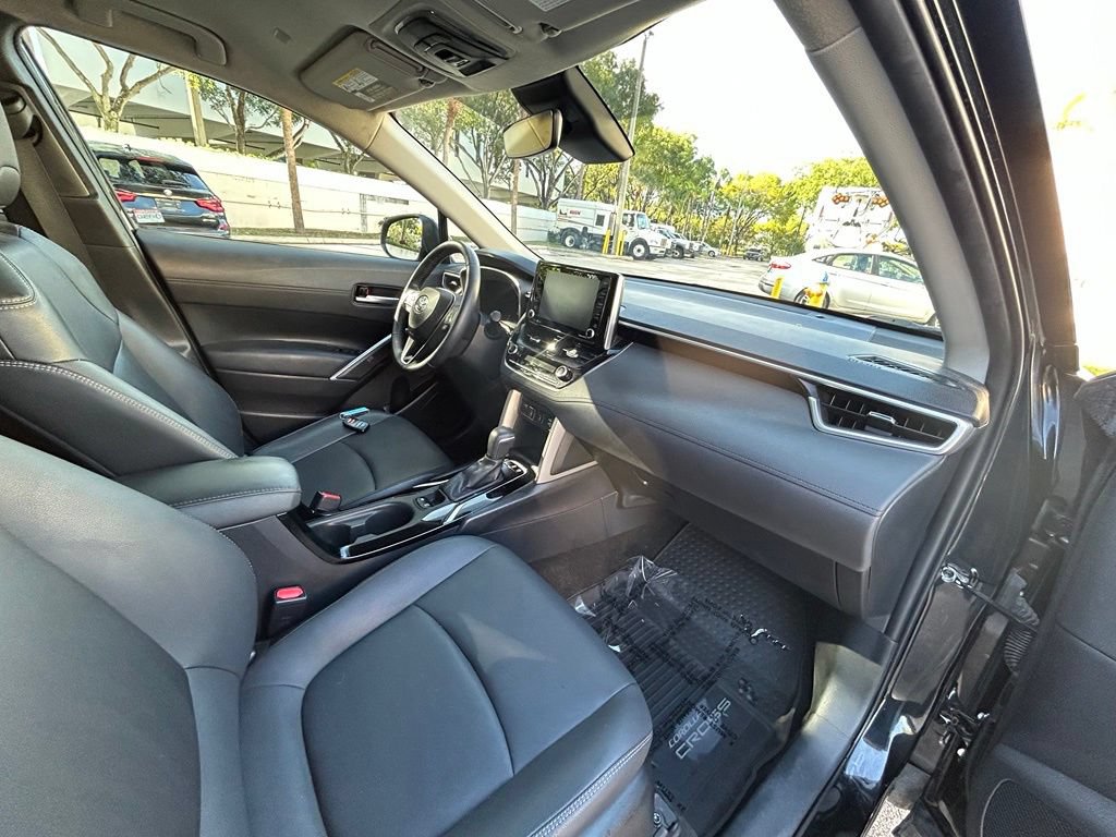 Used 2022 Toyota Corolla Cross XLE FWD image 28